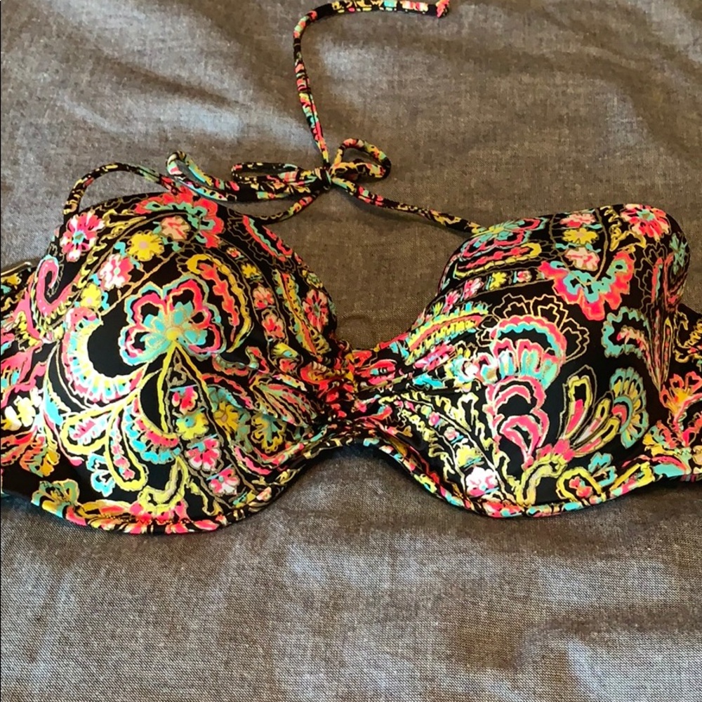 Victoria’s Secret 34DD bikini top